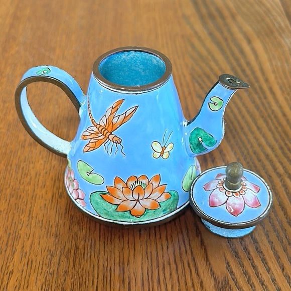 Kelvin Chen Dragonfly Lily pad Enamel miniature teapot - Picture 5 of 12